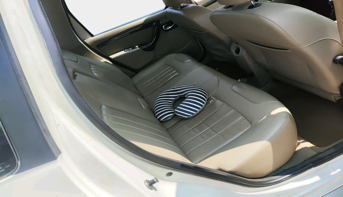 2014 Nissan Terrano XV D THP PREMIUM 110 PS, Diesel, Manual, 1,17,390 km, interior