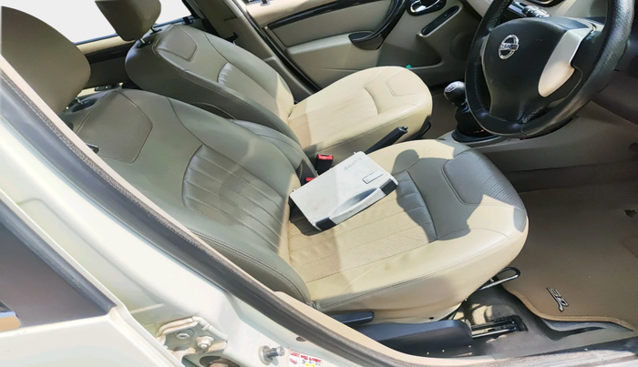 2014 Nissan Terrano XV D THP PREMIUM 110 PS, Diesel, Manual, 1,17,390 km, interior