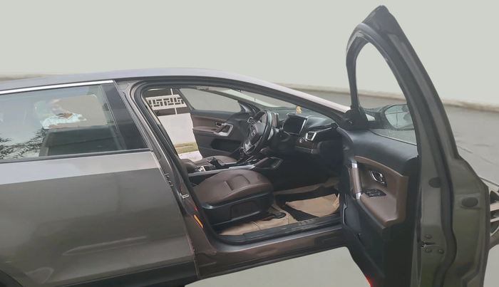 2020 Tata Harrier XZA PLUS 2.0L, Diesel, Automatic, 1,74,351 km, interior