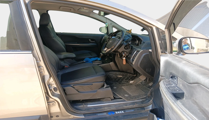 2017 Tata Hexa XTA 4X2 7 STR, Diesel, Automatic, 1,39,530 km, interior