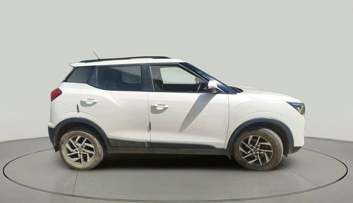 2023 Mahindra XUV300 W8 (O) 1.2 PETROL AMT, Petrol, Automatic, 9,736 km, exterior