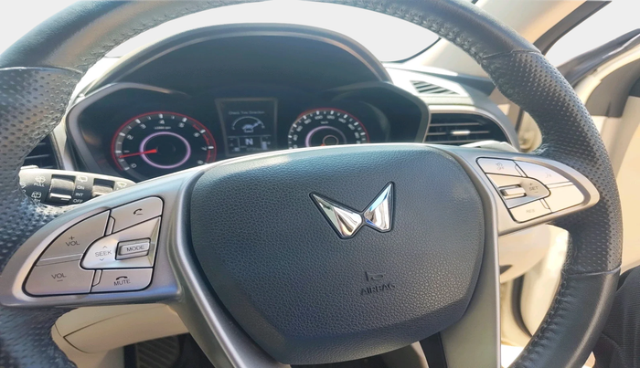 2023 Mahindra XUV300 W8 (O) 1.2 PETROL AMT, Petrol, Automatic, 9,736 km, interior