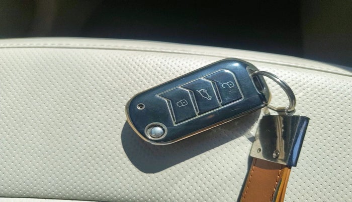 2023 Mahindra XUV300 W8 (O) 1.2 PETROL AMT, Petrol, Automatic, 9,736 km, interior