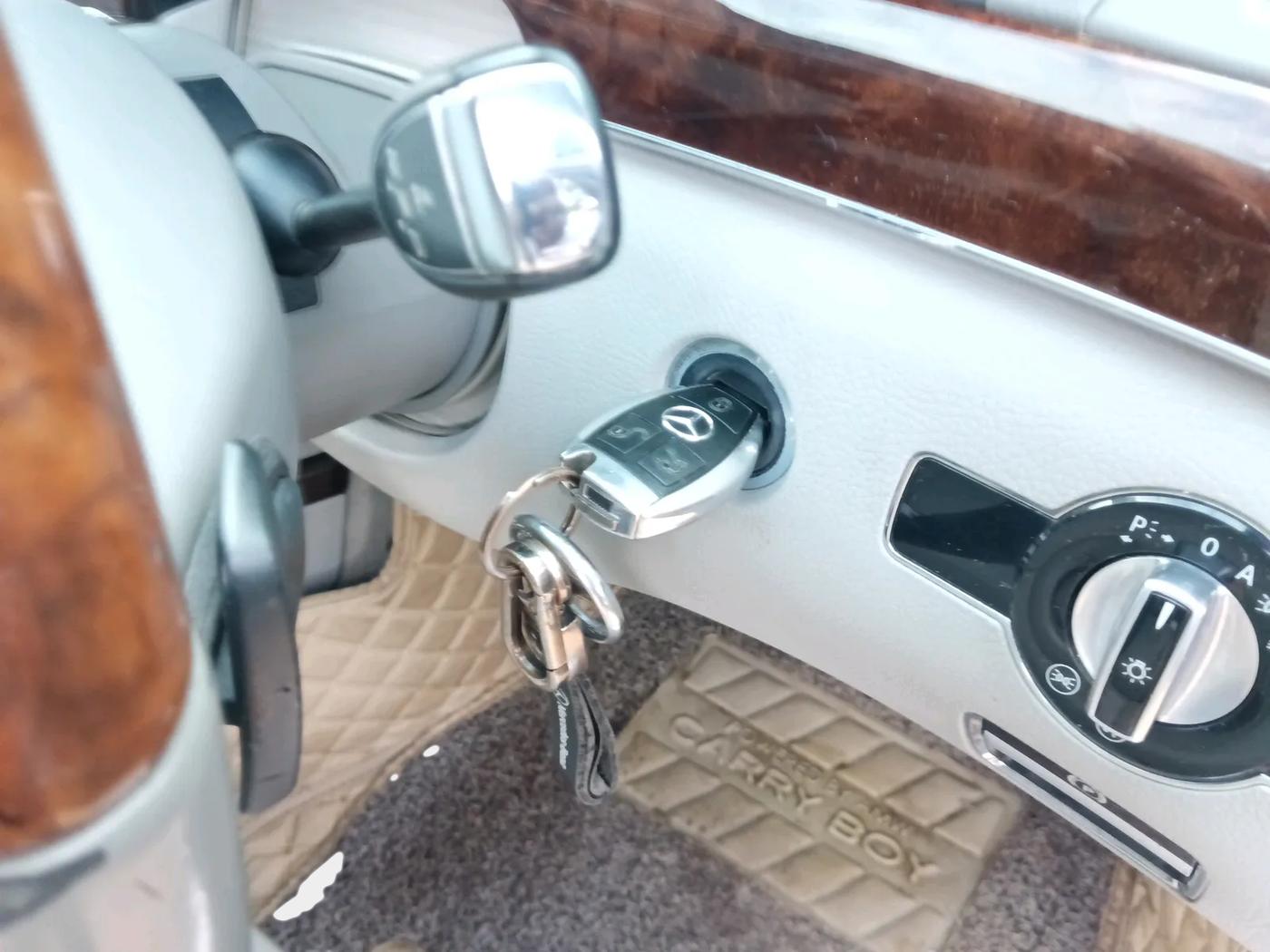 2010 Mercedes Benz S Class 350 CDI LONG BLUE EFFICIENCY, Diesel, Automatic, 1,07,023 km, interior