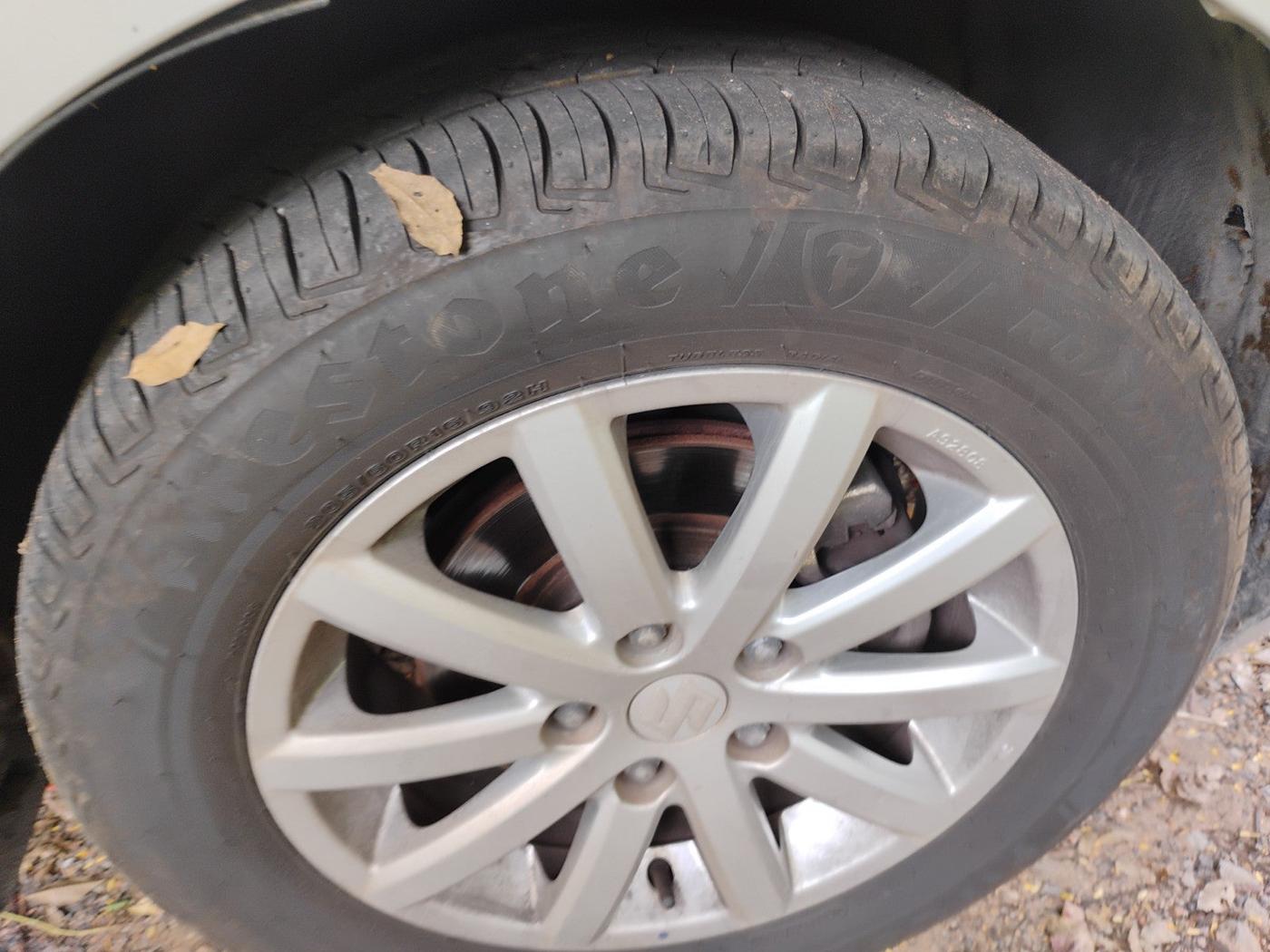 2010 Maruti SX4 ZXI, Petrol, Manual, 1,41,021 km, tyre
