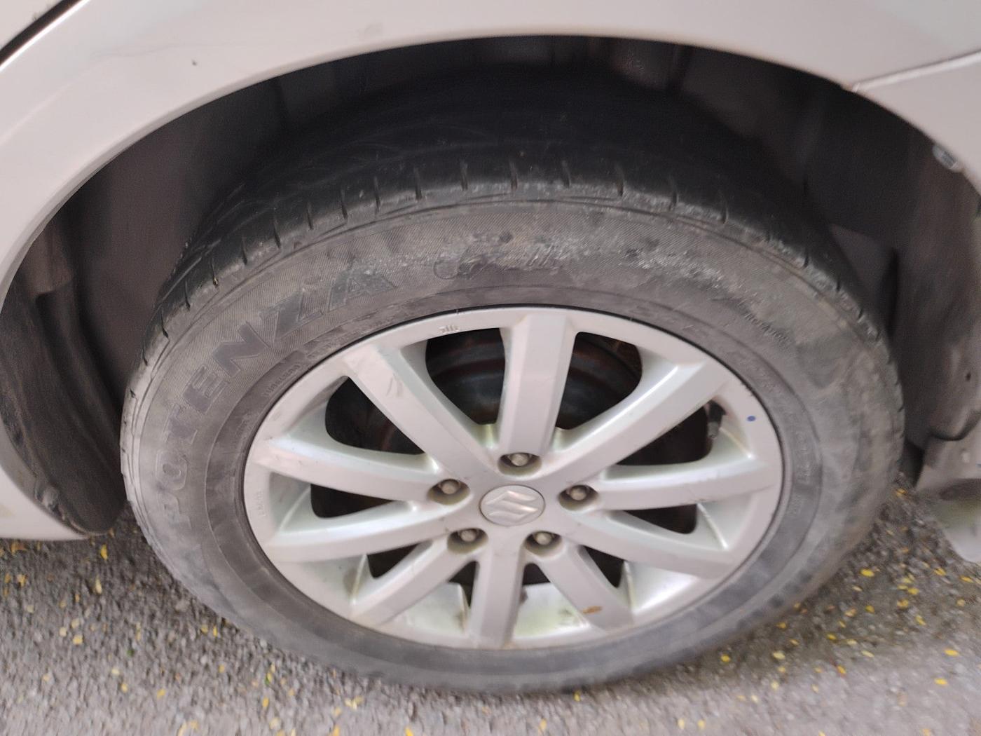2010 Maruti SX4 ZXI, Petrol, Manual, 1,41,021 km, tyre