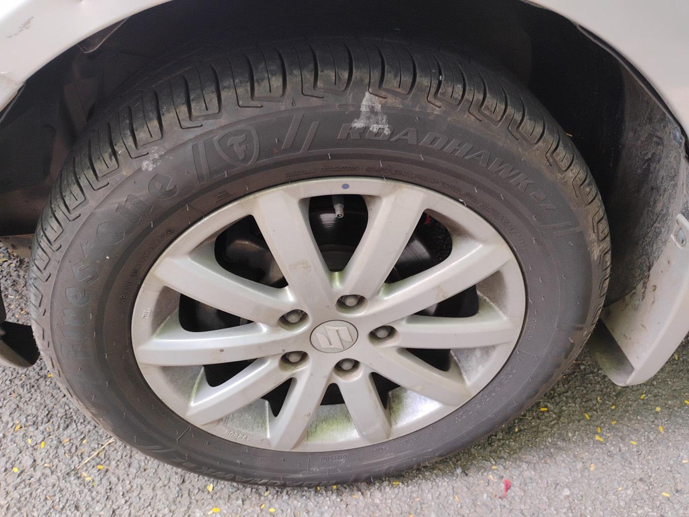 2010 Maruti SX4 ZXI, Petrol, Manual, 1,41,021 km, tyre