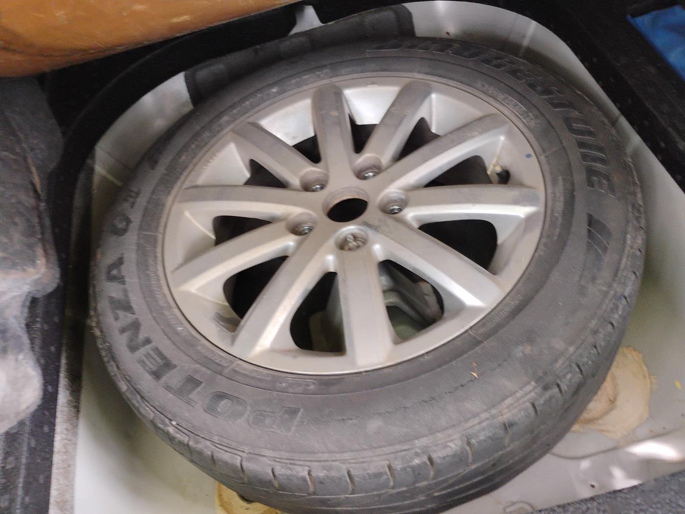 2010 Maruti SX4 ZXI, Petrol, Manual, 1,41,021 km, tyre