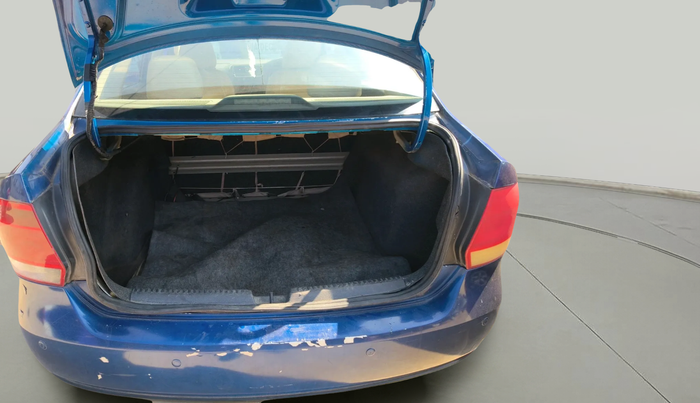 2012 Volkswagen Vento TRENDLINE 1.6, Petrol, Manual, 1,17,124 km, exterior