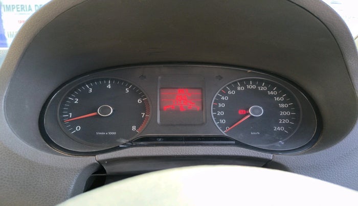 2012 Volkswagen Vento TRENDLINE 1.6, Petrol, Manual, 1,17,124 km, interior