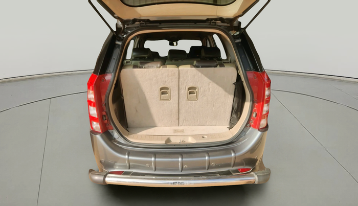 2017 Mahindra XUV500 W6, Diesel, Manual, 88,107 km, exterior