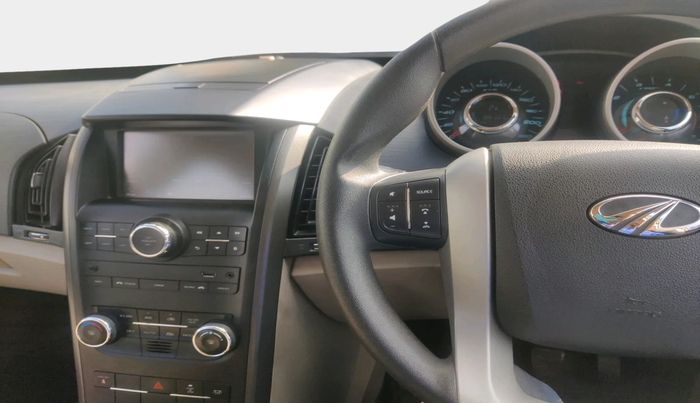 2017 Mahindra XUV500 W6, Diesel, Manual, 88,107 km, interior