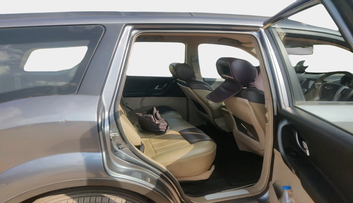 2017 Mahindra XUV500 W6, Diesel, Manual, 88,107 km, interior