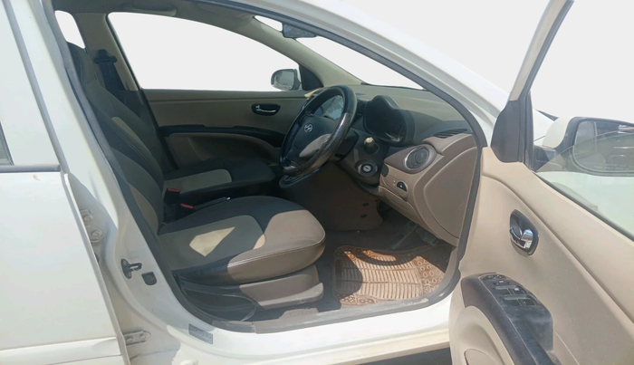 2013 Hyundai i10 SPORTZ 1.2 AT, Petrol, Automatic, 50,220 km, interior