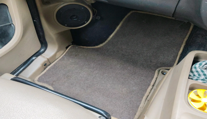 2017 Mahindra E20 Plus P6, Electric, Automatic, 32,978 km, interior