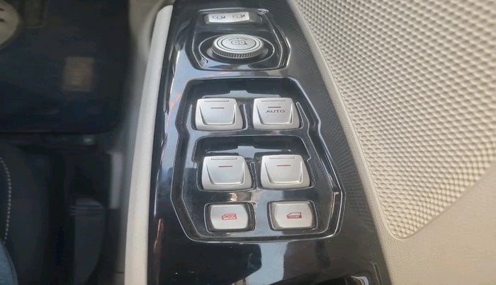 2022 Mahindra XUV300 W8 1.5 DIESEL, Diesel, Manual, 44,453 km, interior