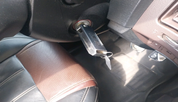 2013 Mahindra XUV500 W8, Diesel, Manual, 1,36,356 km, interior