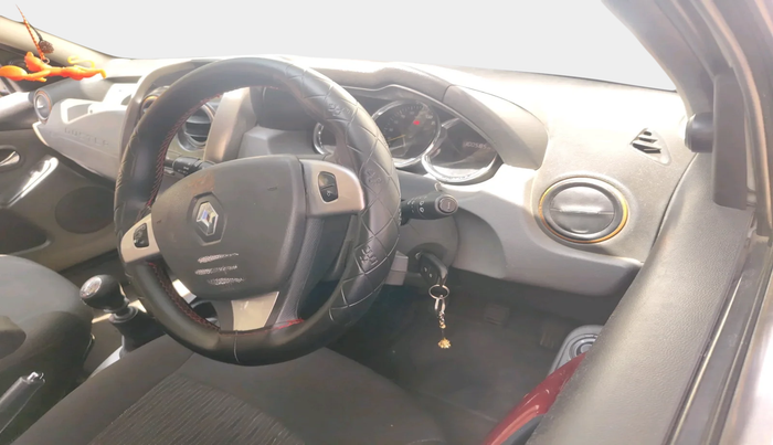 2016 Renault Duster 110 PS RXZ 4X4 MT DIESEL, Diesel, Manual, 1,00,585 km, interior