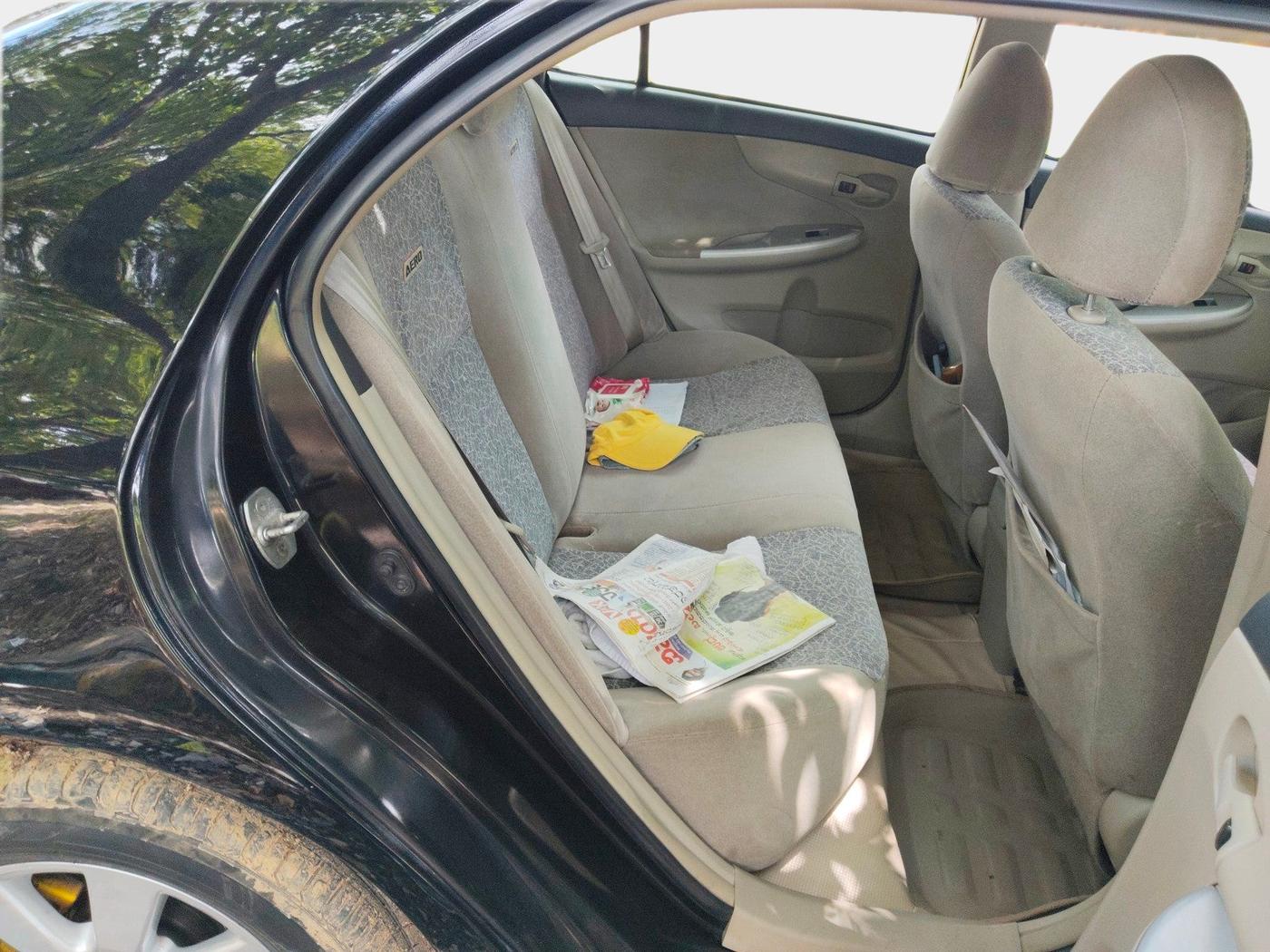 2012 Toyota Corolla Altis AERO LTD DIESEL, Diesel, Manual, 1,72,286 km, interior