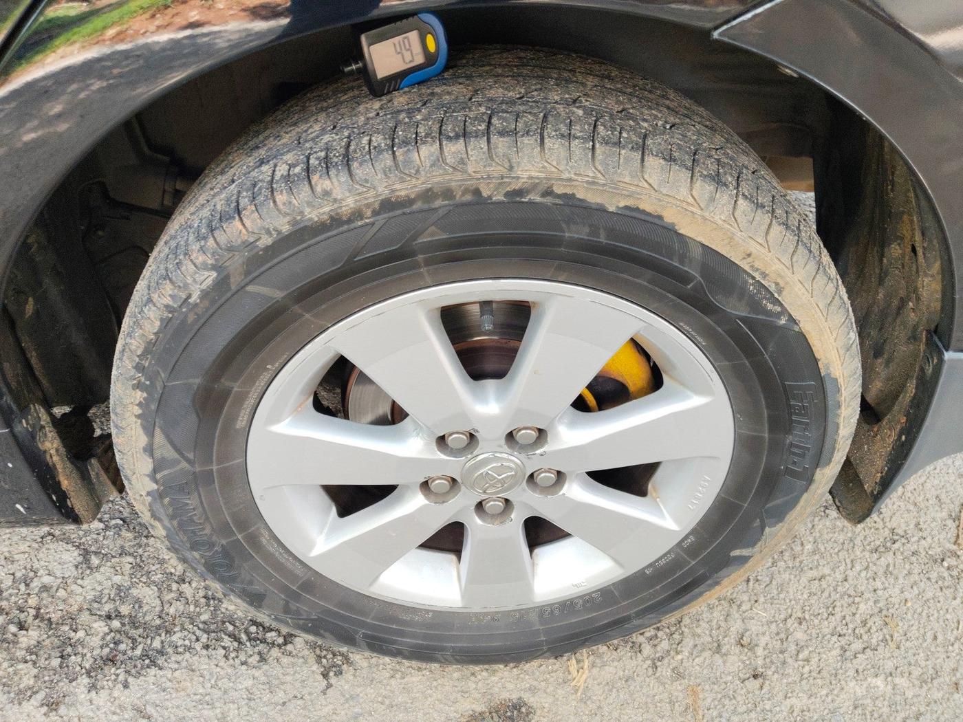 2012 Toyota Corolla Altis AERO LTD DIESEL, Diesel, Manual, 1,72,286 km, tyre