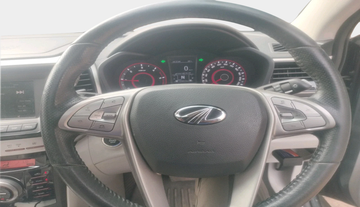 2019 Mahindra XUV300 W8 (O) 1.5 DIESEL AMT, Diesel, Automatic, 1,24,813 km, interior