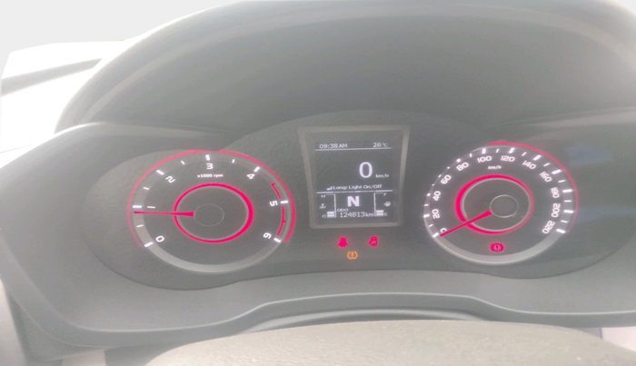 2019 Mahindra XUV300 W8 (O) 1.5 DIESEL AMT, Diesel, Automatic, 1,24,813 km, interior