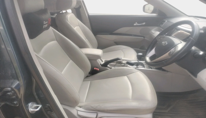 2019 Mahindra XUV300 W8 (O) 1.5 DIESEL AMT, Diesel, Automatic, 1,24,813 km, interior
