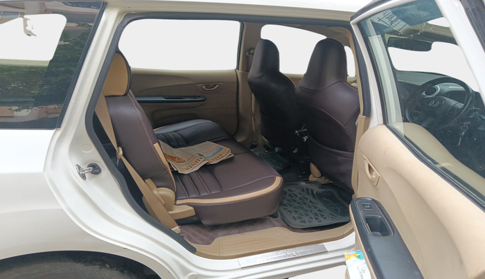2014 Honda Mobilio 1.5L I-DTEC S, Diesel, Manual, 1,53,191 km, interior