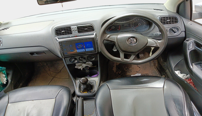 2015 Volkswagen Polo COMFORTLINE 1.2L, Petrol, Manual, 1,23,946 km, interior
