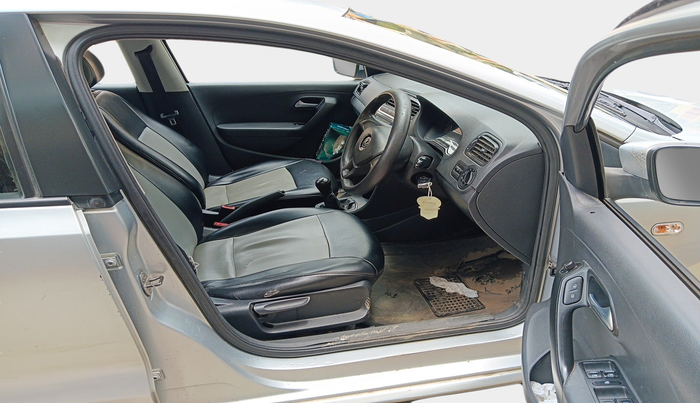 2015 Volkswagen Polo COMFORTLINE 1.2L, Petrol, Manual, 1,23,946 km, interior