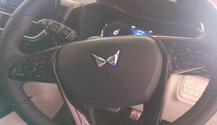 2025 Mahindra XUV 3XO AX5L 1.2 TGDi AT, Petrol, Automatic, 6,008 km, interior