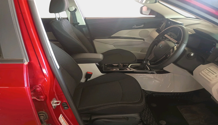 2025 Mahindra XUV 3XO AX5L 1.2 TGDi AT, Petrol, Automatic, 6,008 km, interior