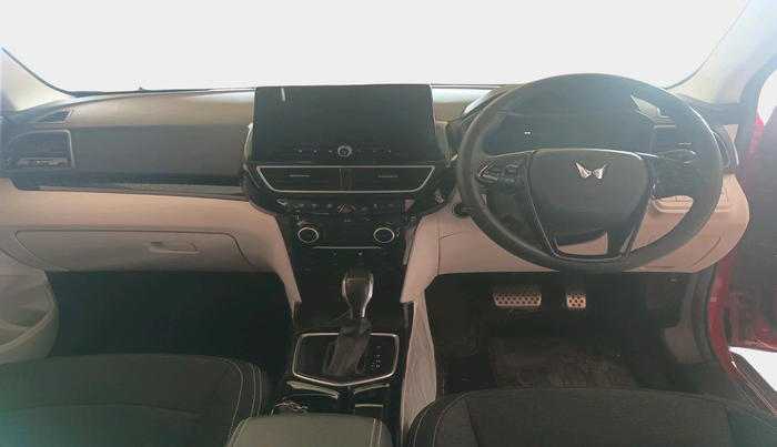 2025 Mahindra XUV 3XO AX5L 1.2 TGDi AT, Petrol, Automatic, 6,008 km, interior