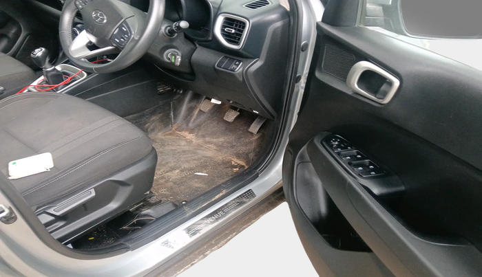 2019 Hyundai VENUE SX 1.0 TURBO, Petrol, Manual, 45,874 km, interior