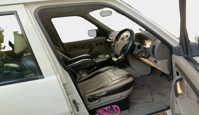 2011 Mahindra Scorpio SLE BS-III, Diesel, Manual, 1,43,594 km, interior