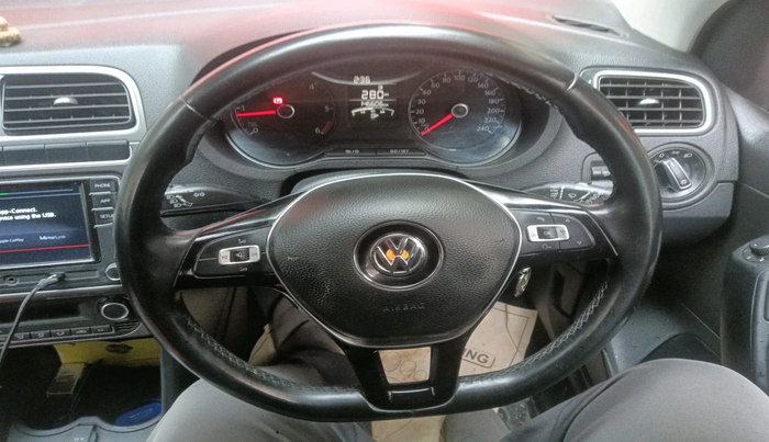 2018 Volkswagen Polo HIGHLINE1.5L, Diesel, Manual, 1,46,606 km, interior