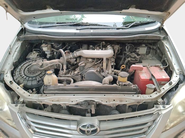2013 Toyota Innova 2.5 VX 7 STR, Diesel, Manual, 1,48,000 km, exterior