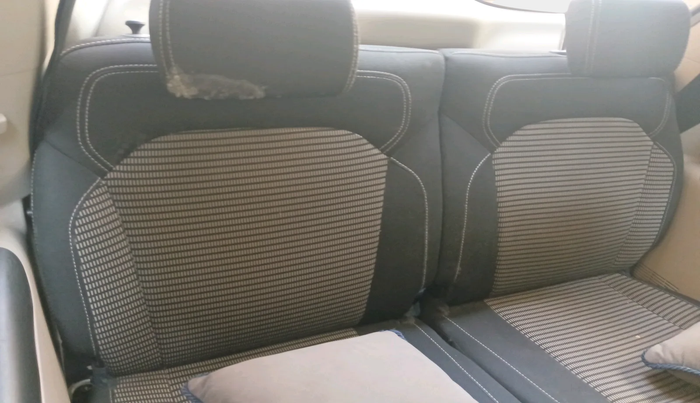 2023 Renault TRIBER RXZ AMT, Petrol, Automatic, 65,190 km, interior