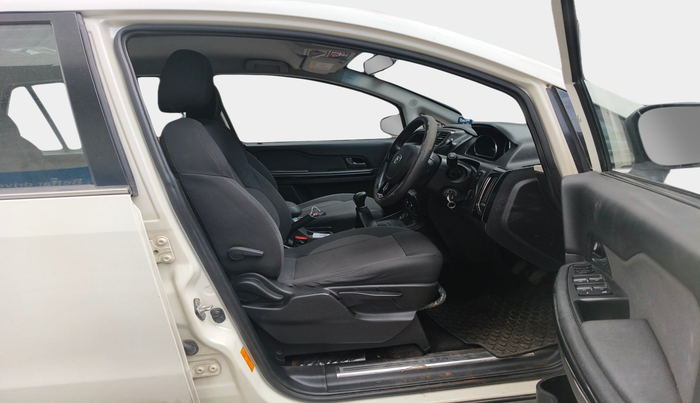 2018 Tata Hexa XE 4X2 7 STR, Diesel, Manual, 91,677 km, interior