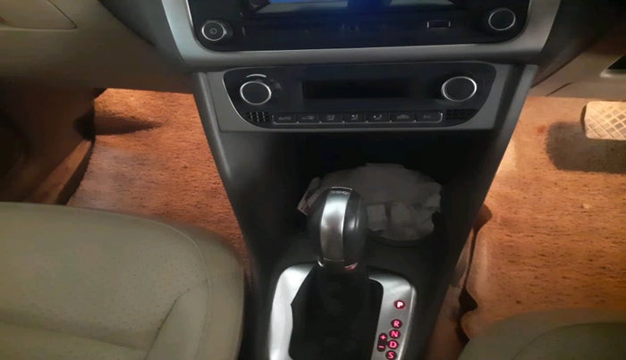 2016 Volkswagen Vento HIGHLINE 1.5 AT, Diesel, Automatic, 36,504 km, interior