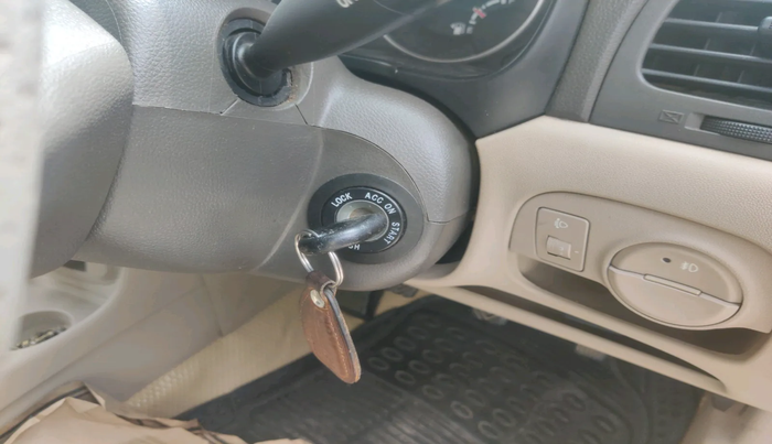 2010 Hyundai Verna XI, Petrol, Manual, 1,03,933 km, interior