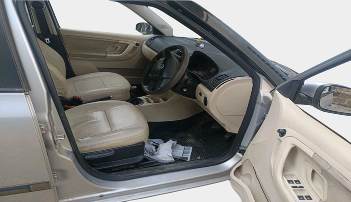 2011 Skoda Fabia ELEGANCE 1.2 MPI, Petrol, Manual, 72,776 km, interior