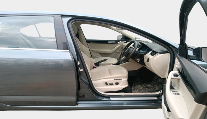 2017 Skoda Octavia L&K 1.8 TSI AT, Petrol, Automatic, 48,432 km, interior