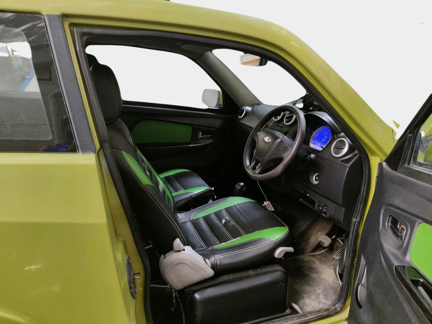 2015 Mahindra E2O T2, Electric, Automatic, 91,447 km, interior