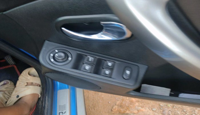 2021 Renault Duster RXZ 1.3 TURBO PETROL CVT, Petrol, Automatic, 38,000 km, interior