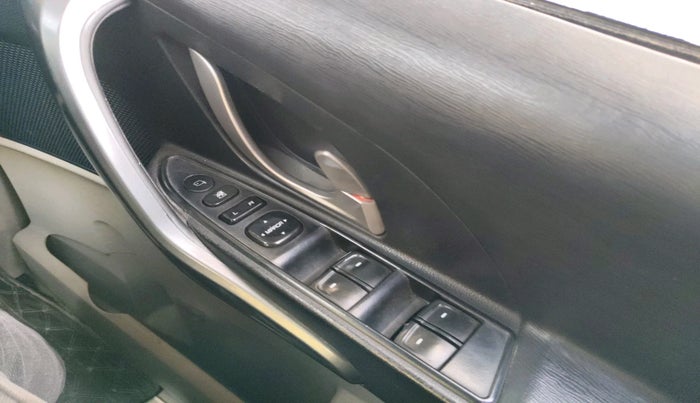 2016 Mahindra XUV500 W6, Diesel, Manual, 73,079 km, interior