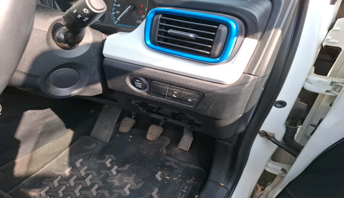 2022 Tata PUNCH CREATIVE  iRA PACK MT, Petrol, Manual, 14,808 km, interior