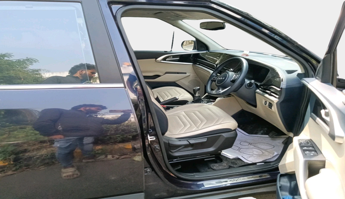 2023 KIA CARENS LUXURY PLUS 1.5 IMT PETROL, Petrol, Manual, 14,825 km, interior