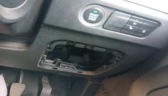 2022 Tata PUNCH CREATIVE  1.2 RTN DUAL TONE, Petrol, Manual, 32,441 km, interior