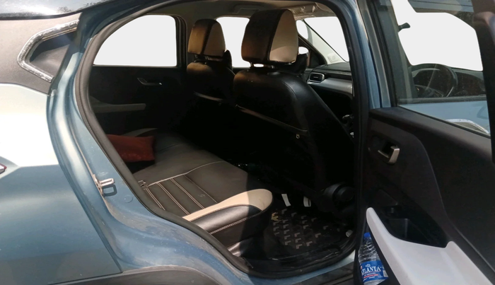 2022 Tata PUNCH CREATIVE  1.2 RTN DUAL TONE, Petrol, Manual, 32,441 km, interior